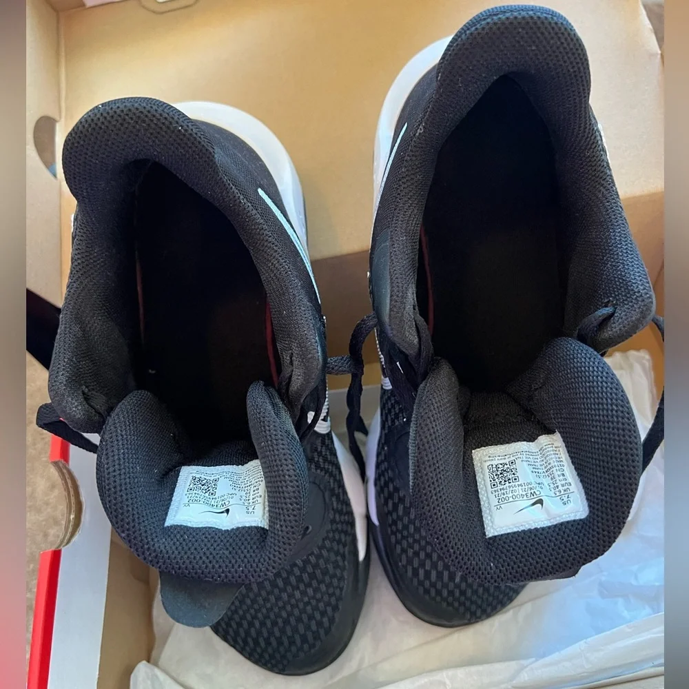 Nike Black and White Athletic Sneakers - Picture 6 of 7